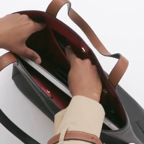 COACH Tote With Horse And Carriage Gold Chalk Vanilla Cream - Picture 4 of 8